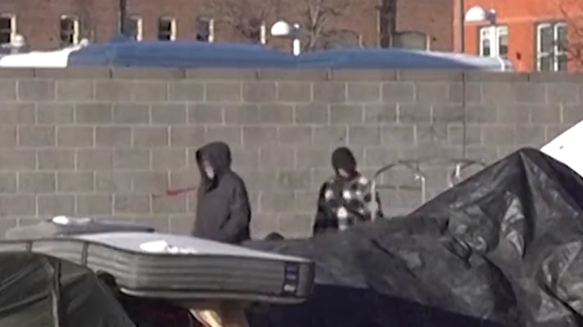 美媒关注“斩杀线”出圈：美国人的生存线还可能继续上移，近六成美国人无力承担1000美元的突发开支