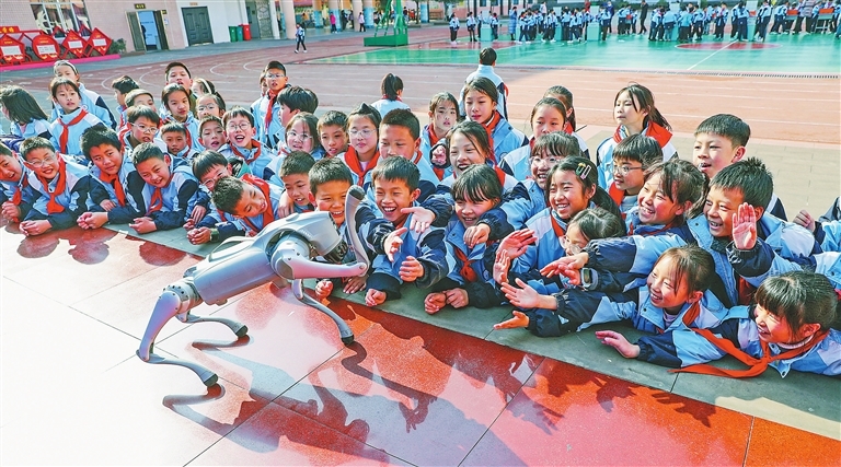 广昌县：小学生感受科技魅力（图）