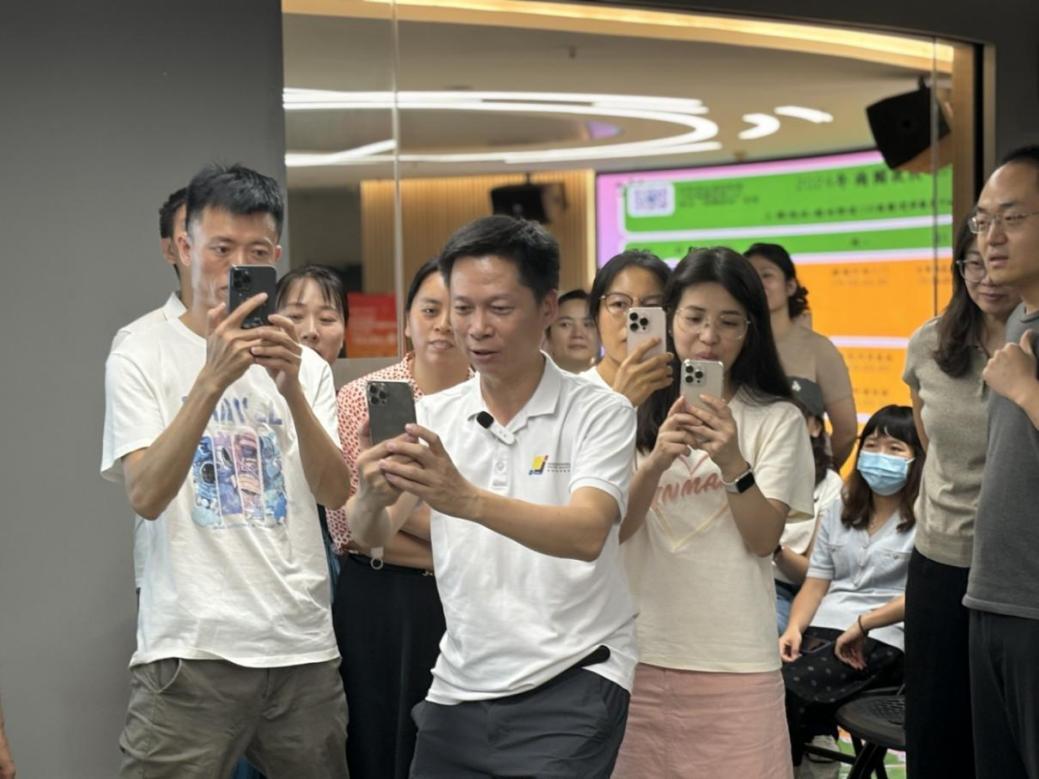 图 3 手机摄影研修班