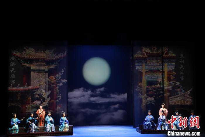 2024年11月3日，南音《远望乡里》 在福建福州市工人文化宫演出。(泉州市南音传承中心供图)