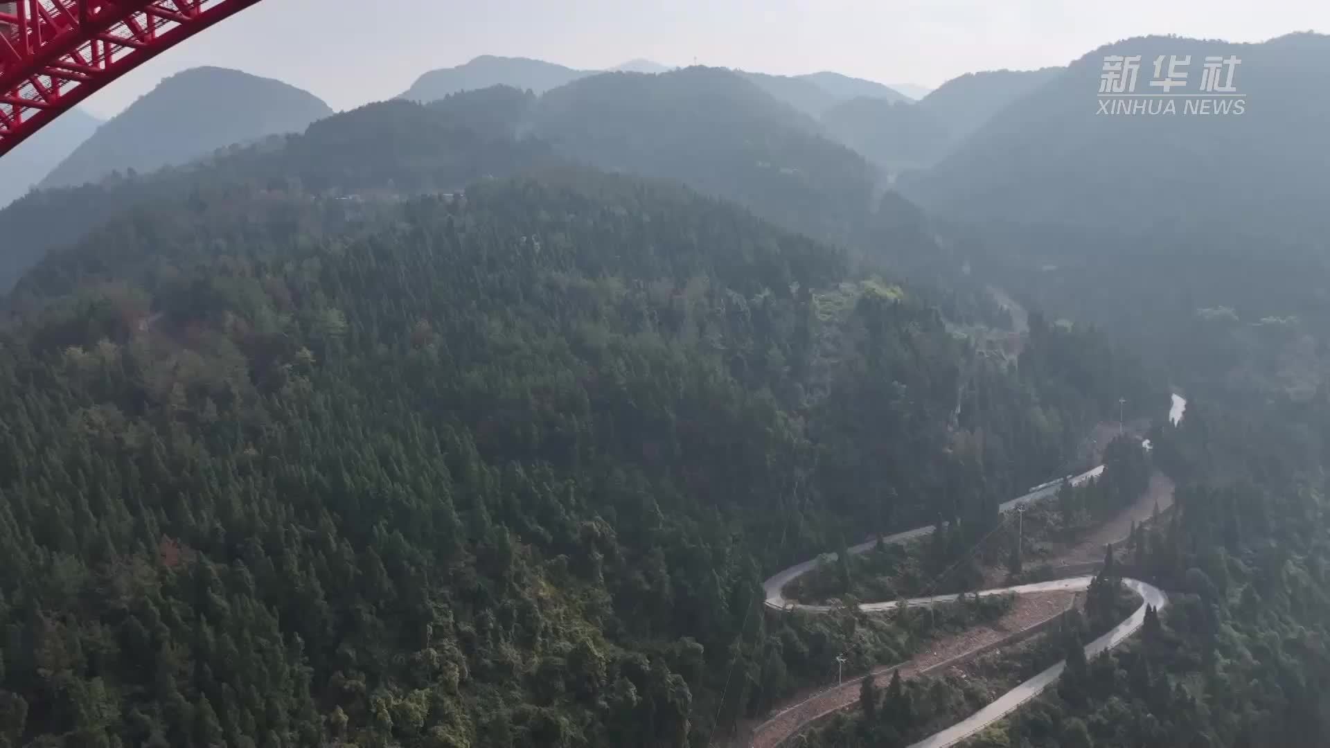 重庆：武陵山区又添一条高速公路大通道