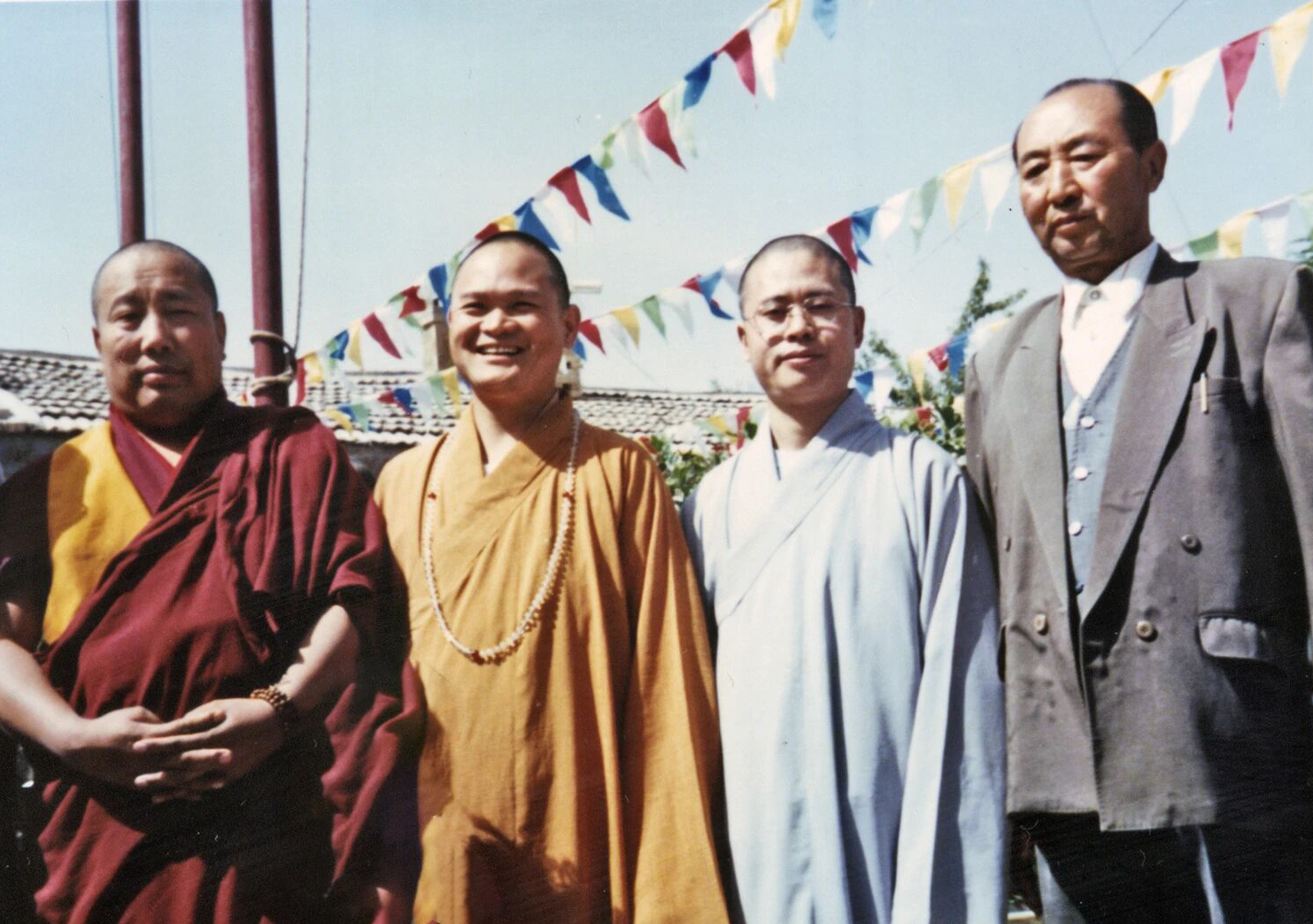 1997年受中佛协委托到甘肃酒泉落实政策恢复大佛寺，与净因法师等一起