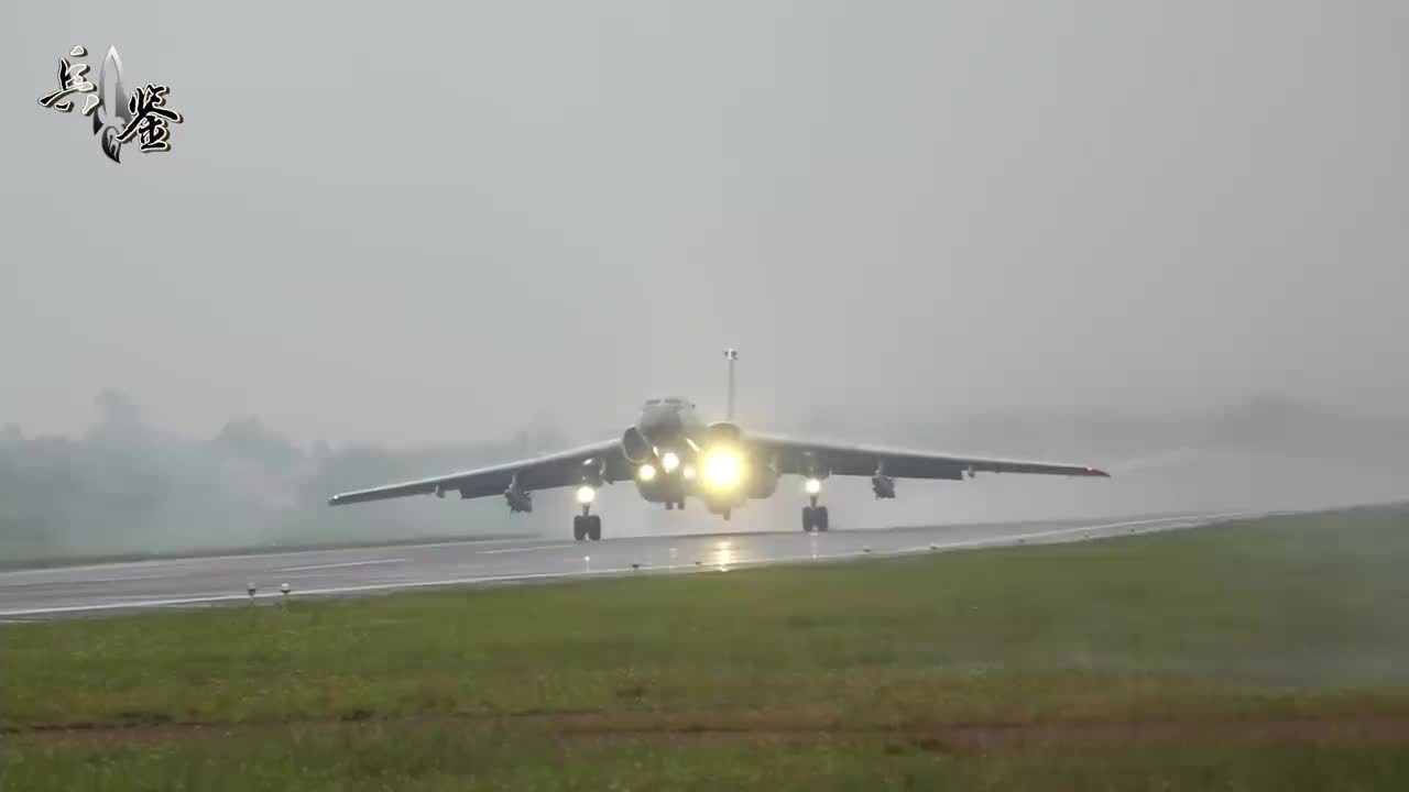 台海的天空彻底变了色彩，解放军五路合围台岛，预演收网