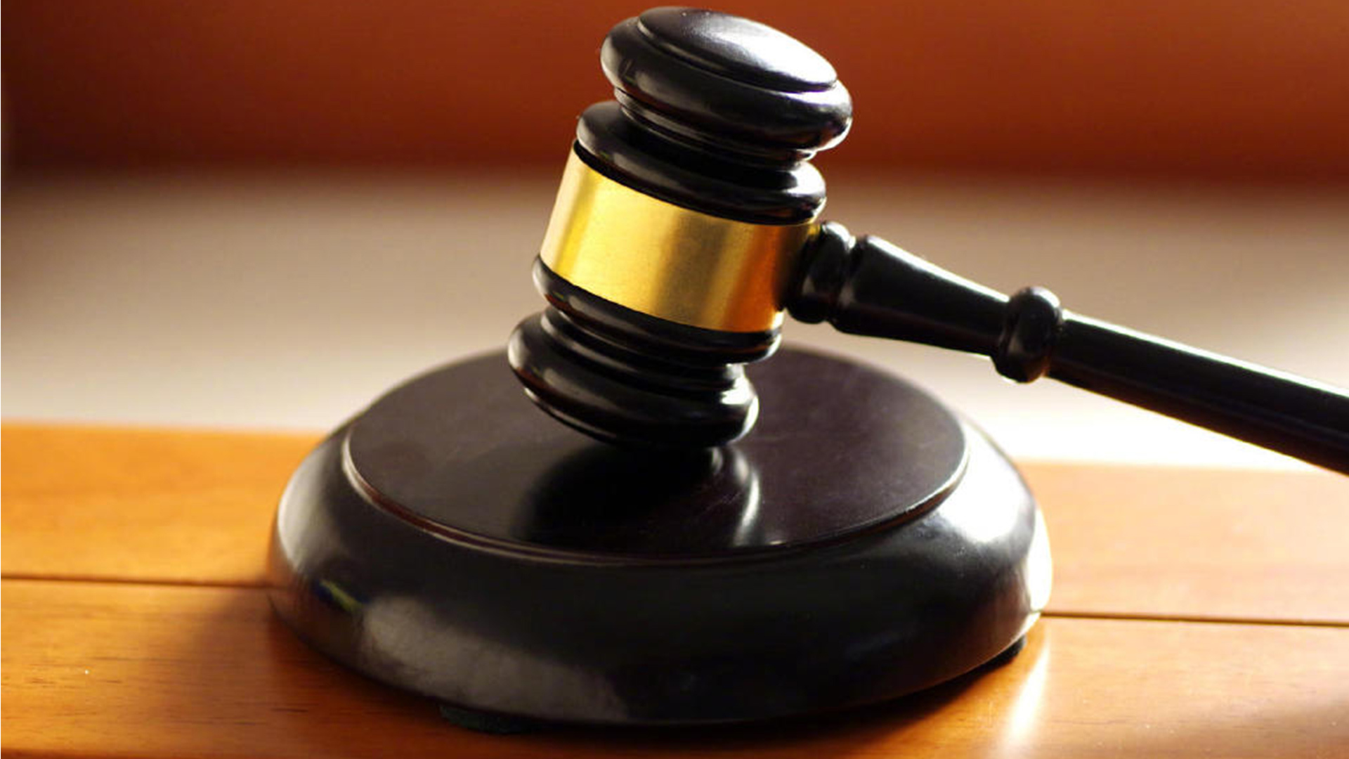 丧失人伦底线！陕西“兽父”多次强暴亲生女儿获刑十年，其辩称“因为女儿太像她妈遂产生异样感情”