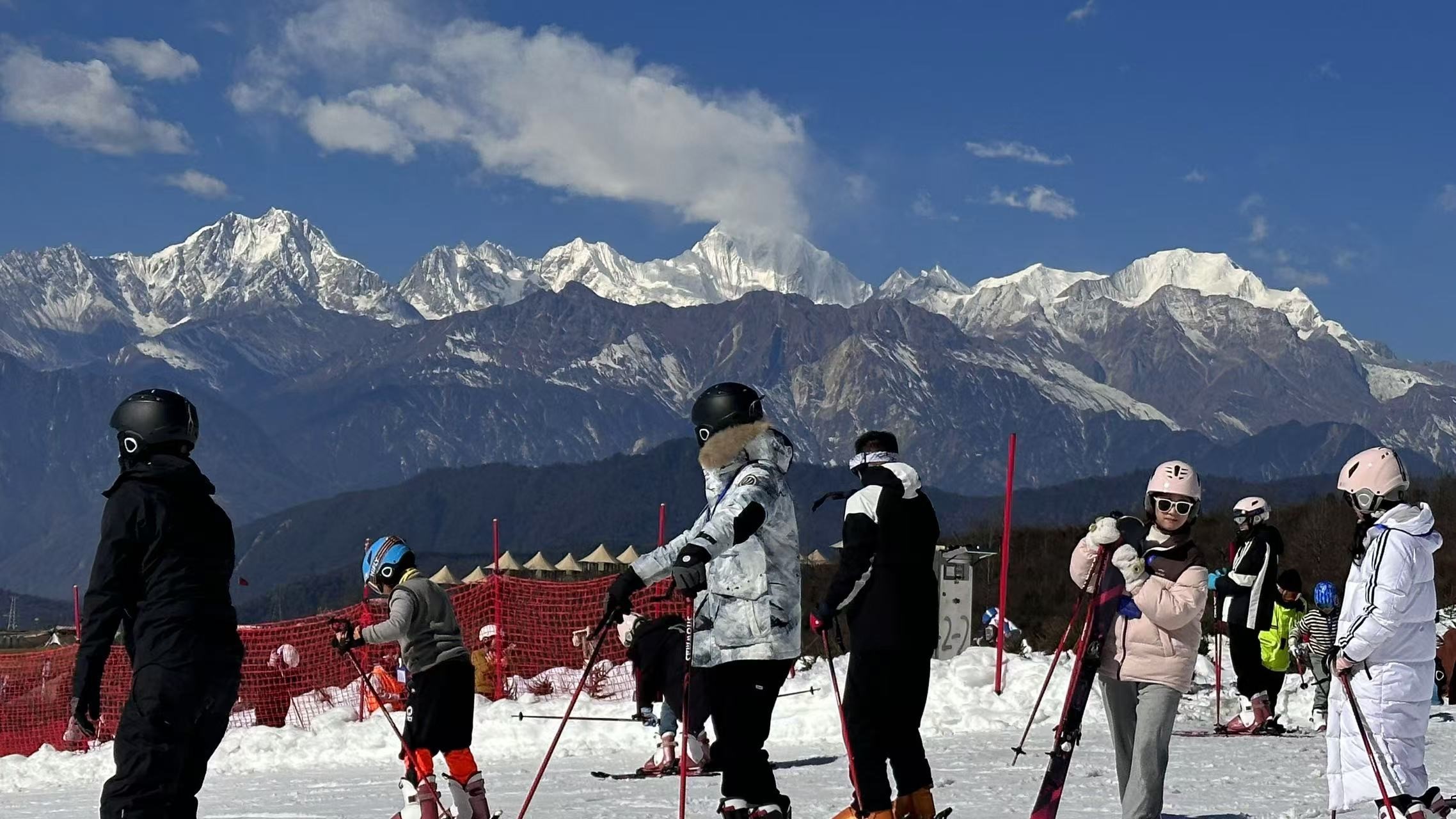 元旦假期王岗坪滑雪场（图源：雅安文旅）