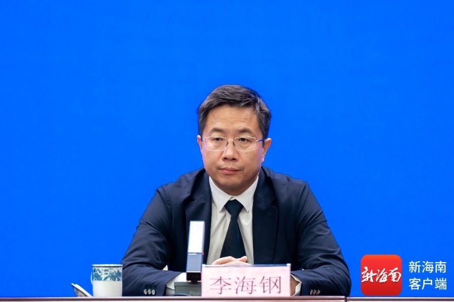 海南省旅游和文化广电体育厅党组成员、副厅长、新闻发言人李海钢。记者 黄东光 摄