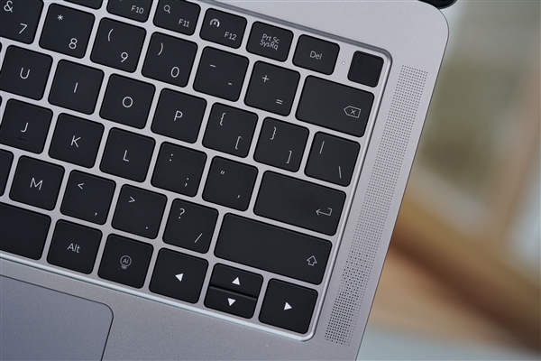 首发自研长江SoC!摩尔线程AIBOOK笔记本图赏