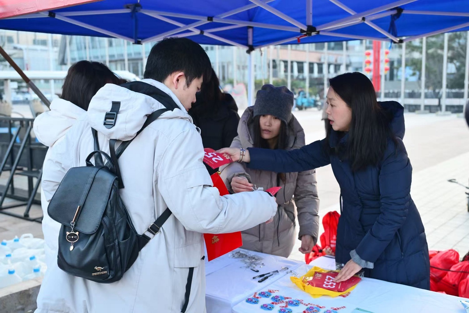 热血开跑 逐梦迎新！青岛市中心血站组织献血者、志愿者参加迎新年健康跑