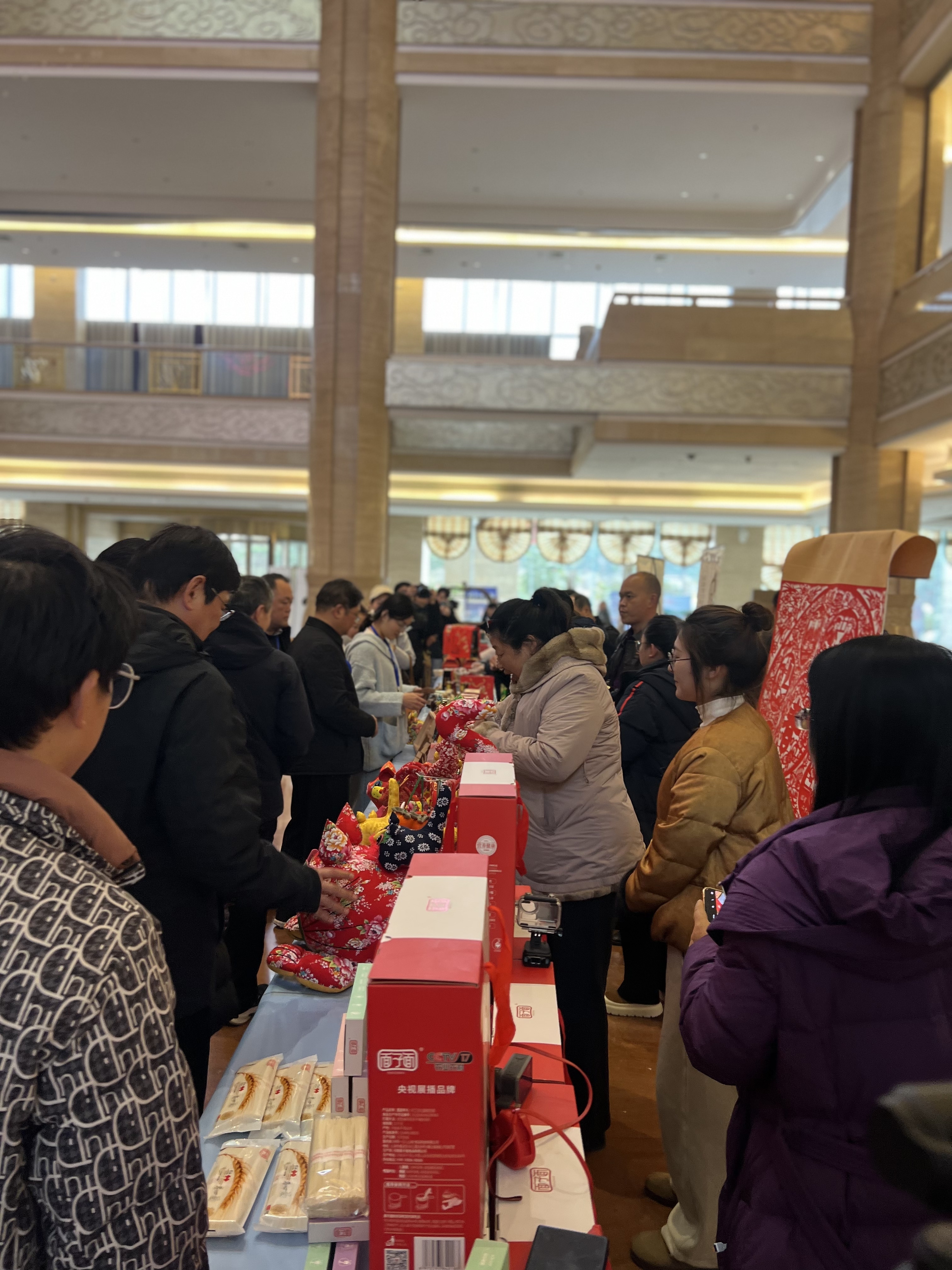 冬游中原·老家河南2025溫泉旅游季魯山啟幕 冰雪暖湯繪就中原冬日浪漫