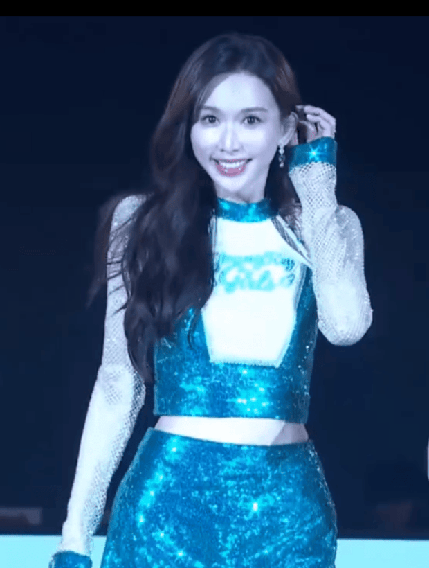 林志玲绽放温柔甜笑，魅力十足。