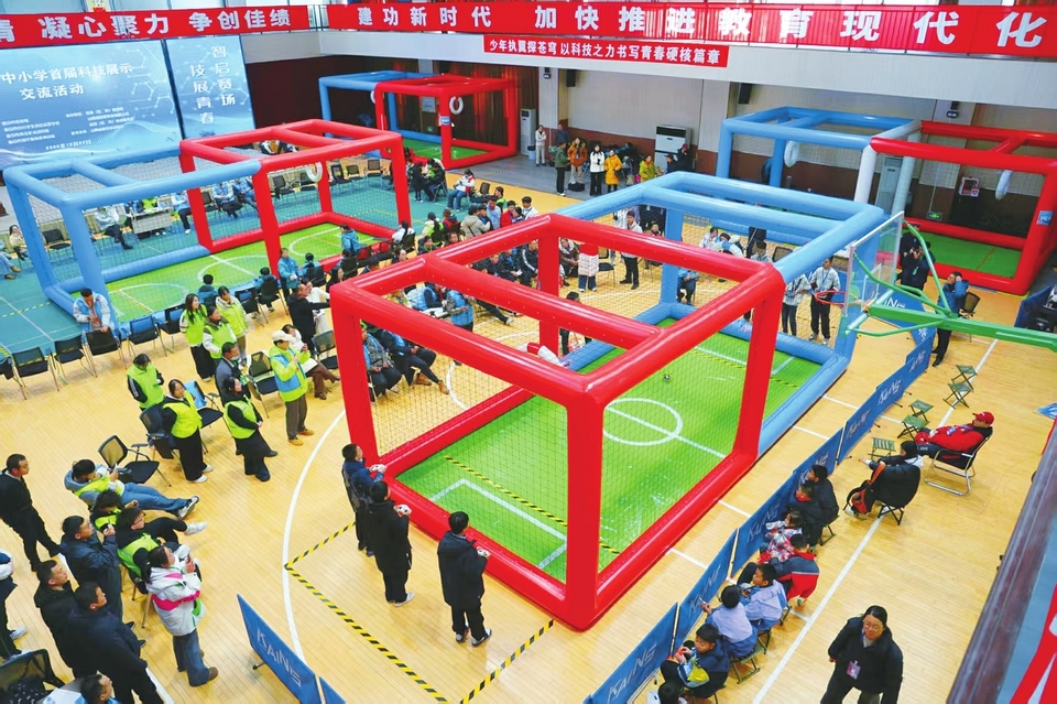 晋中市首届中小学科技教育展示交流活动现场。