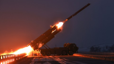 金正恩观摩远程战略巡航导弹发射训练