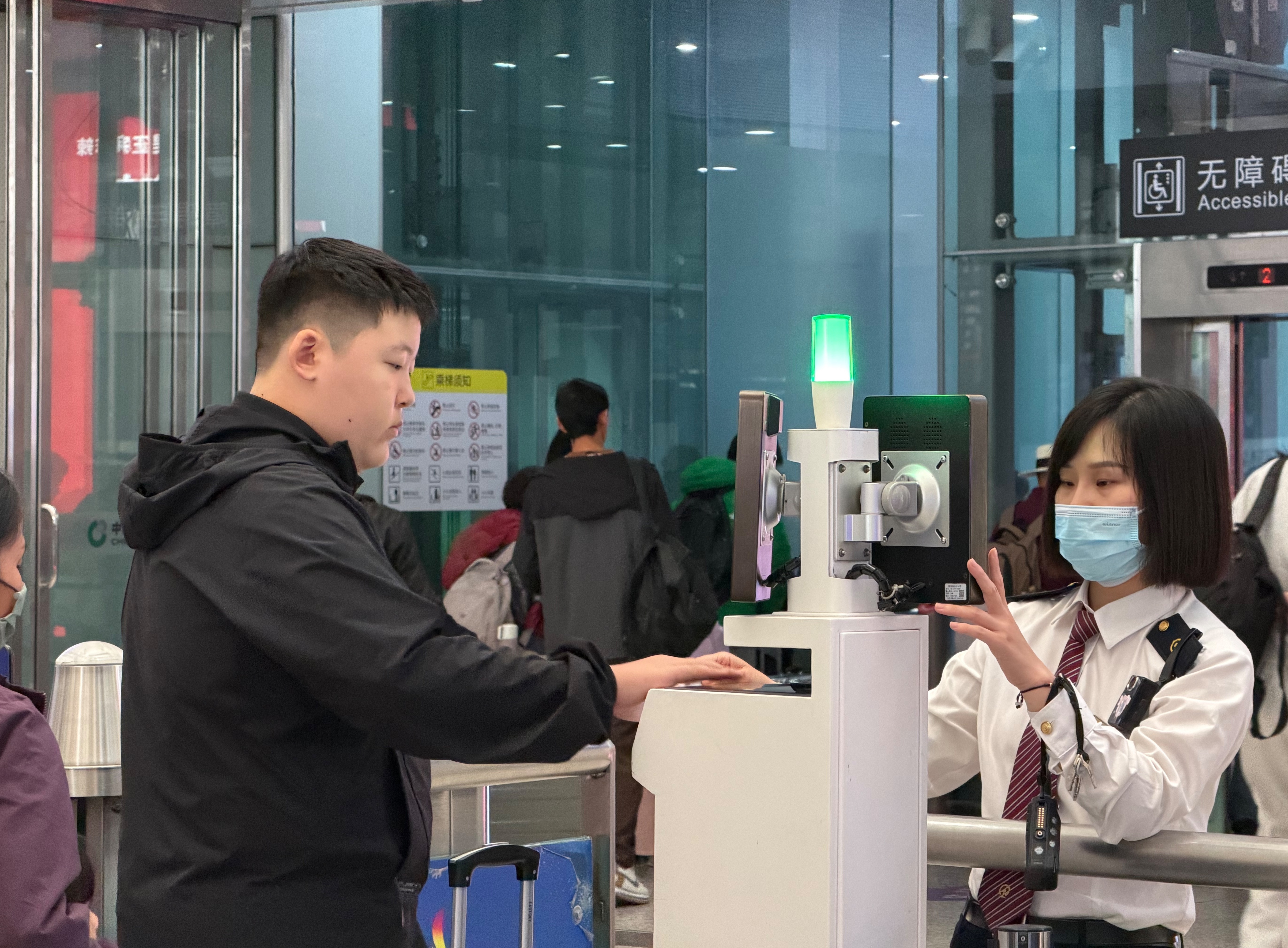 元旦小长假 深圳铁路计划增开旅客列车超200列!