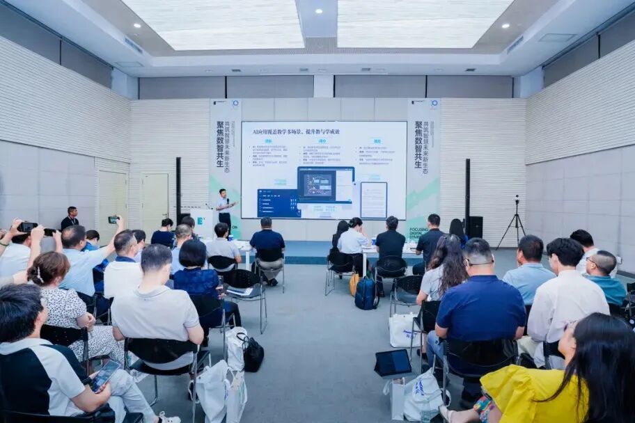 660+人次参与!西安欧亚学院大师系列公开课全年8期精彩收官