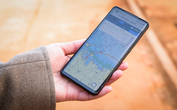 全球首艘万吨级近海新能源散货船滨州启航