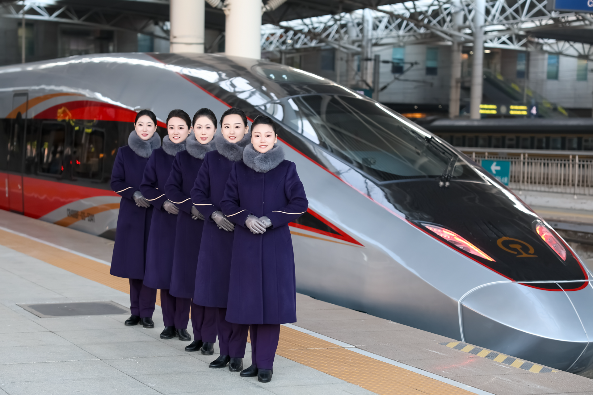 吉林省首趟CR400BF-GS型复兴号技术提升智能动车组正式上线运营