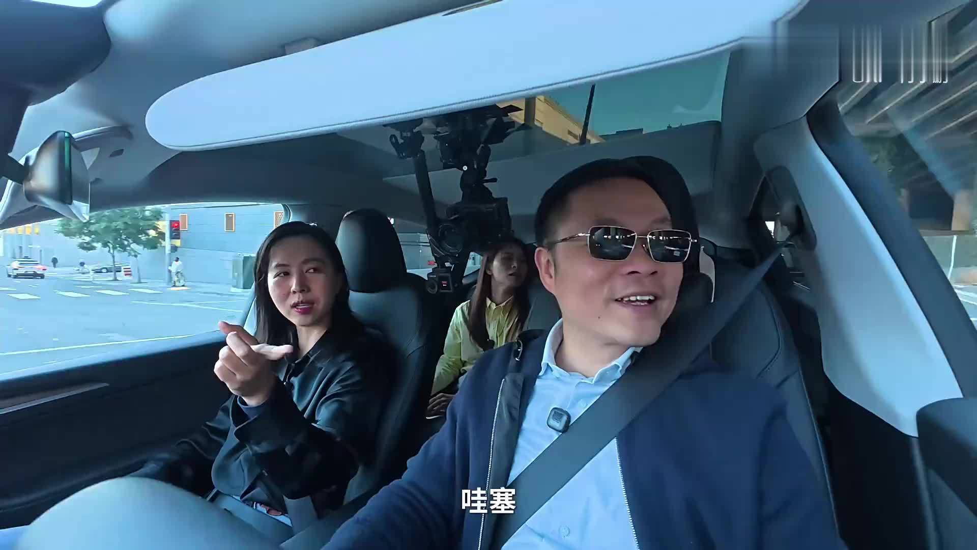 何小鹏美国体验特斯拉FSD V14.2