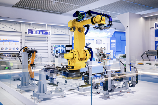 问界M9入藏国家博物馆 成为十四五成就展唯一入选新能源车