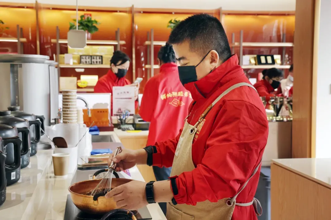 从一片阿胶到“现象级爆款IP”：一个百年老字号让Z世代上头的焕新之路