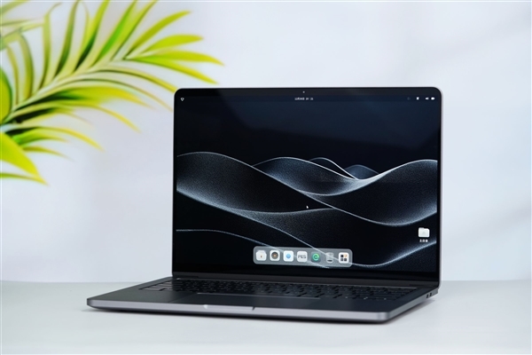 首发自研长江SoC!摩尔线程AIBOOK笔记本图赏