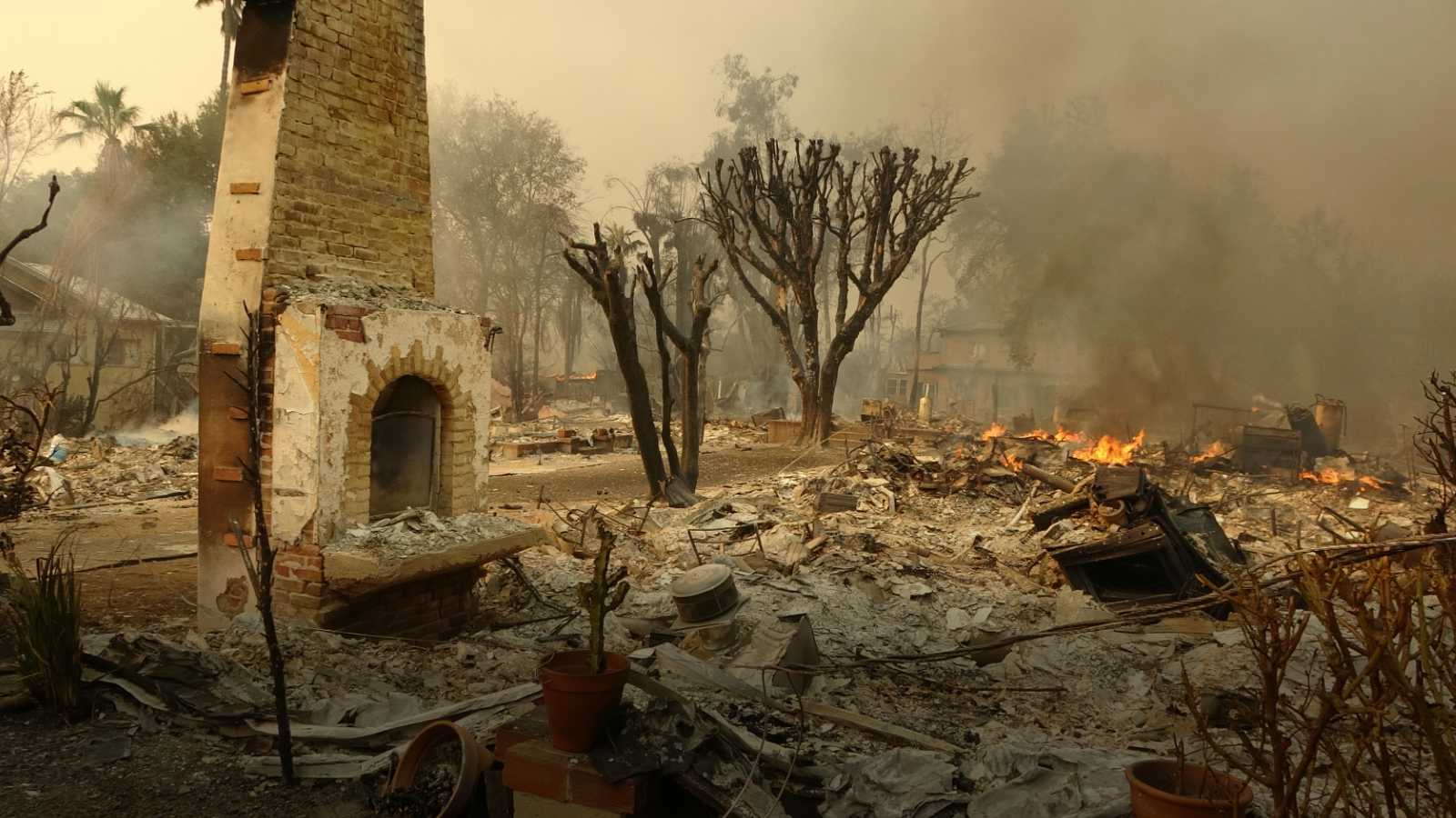 洛杉矶山火灾民：住了60年房子全毁