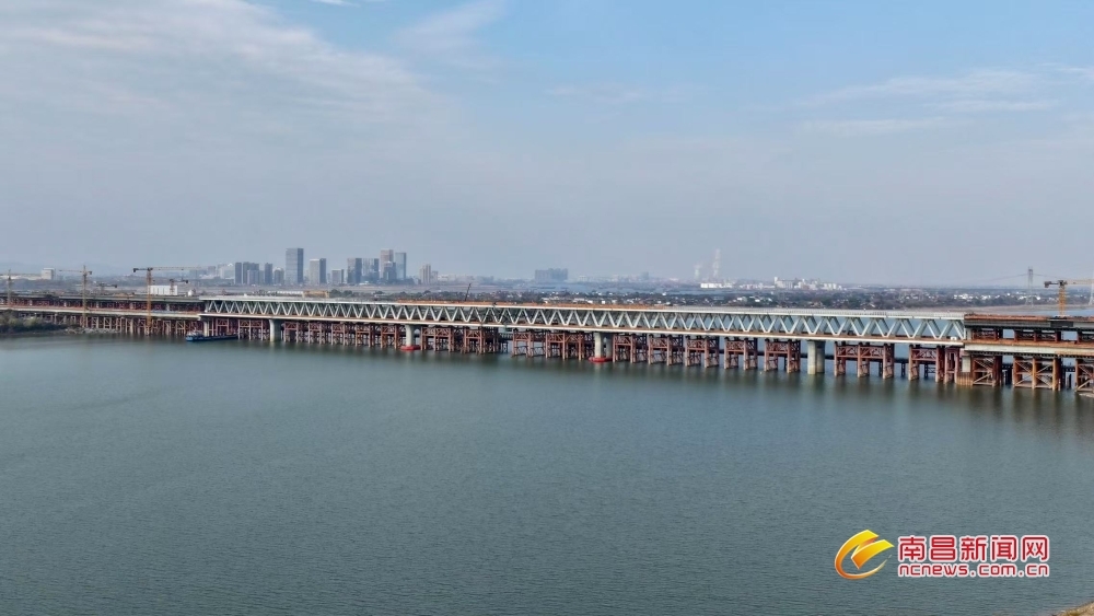 南昌隆兴大桥跨赣江中支主桥合龙（图）