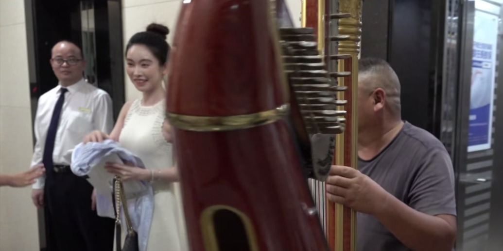 《发现新主播》大湾区专场：常春藤女生竟扛100斤竖琴参加海选