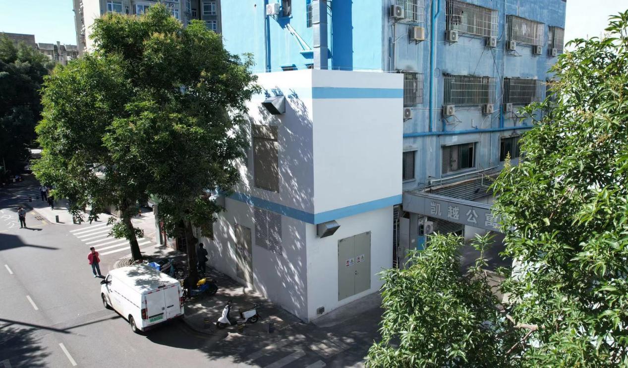 坳下村崭新矗立的配电房是罗湖区积极推进城中村供电基础设施改造工作成果的缩影。
