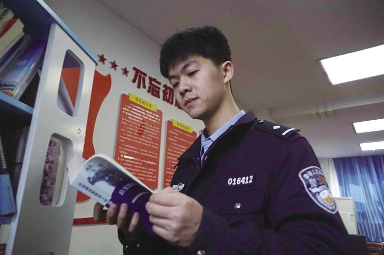 王海亮在学习中