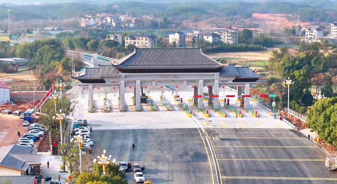 沪昆高速玉山收费站改扩建工程完工通行