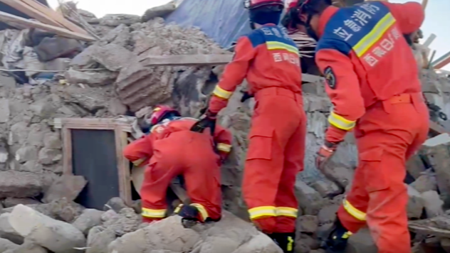直击西藏定日县地震现场，救援视频曝光