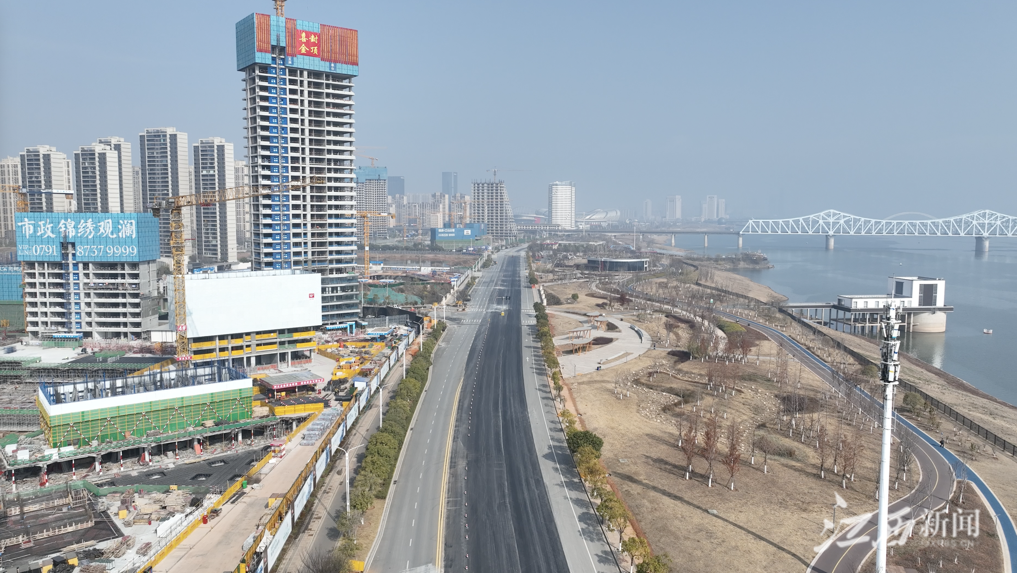 ▲航拍赣江南大道路面提升改造工程（图 | 陆文青）