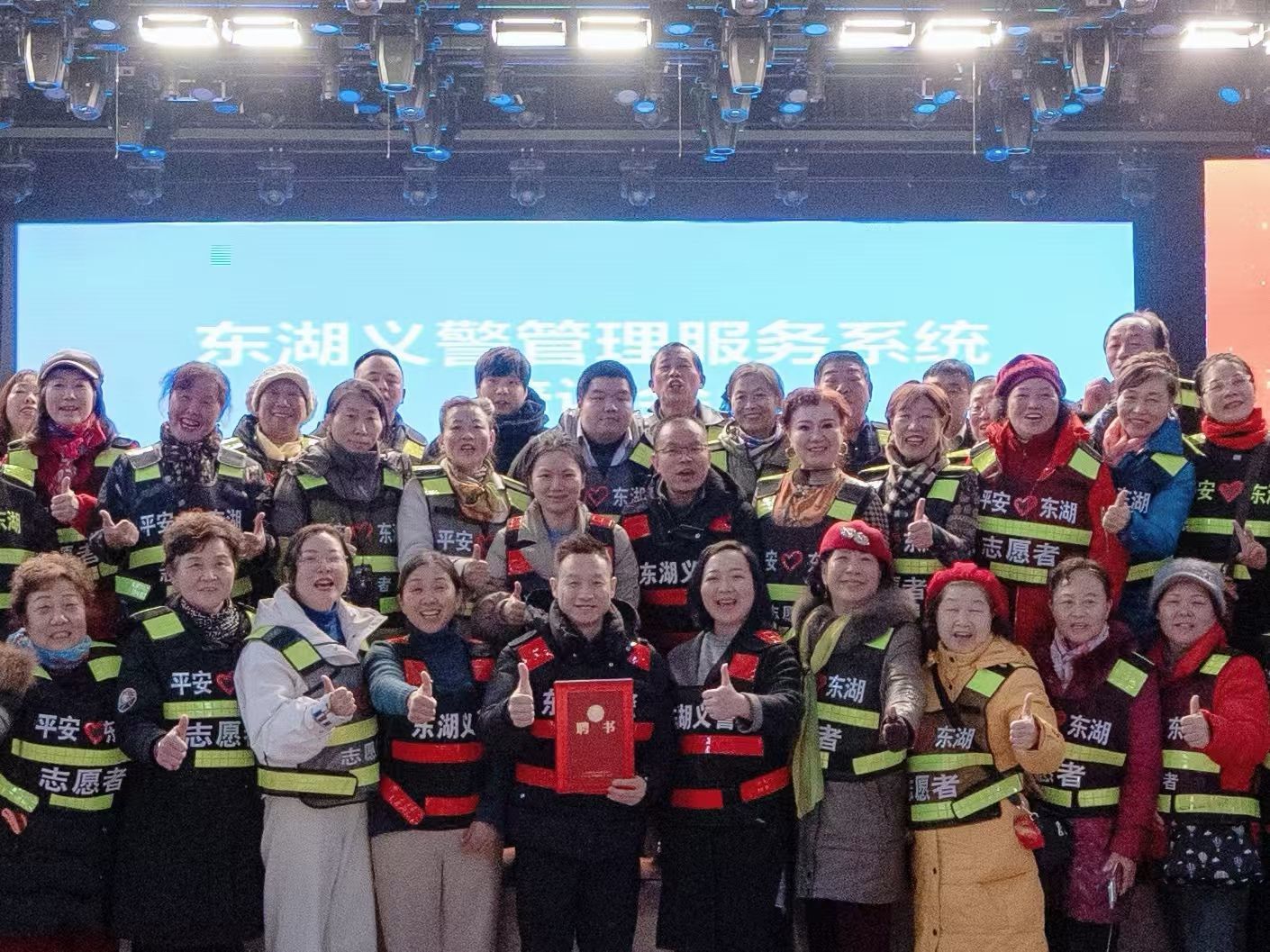 东湖风景区组建“东湖义警”团队，推动共管共治。 苏畅摄