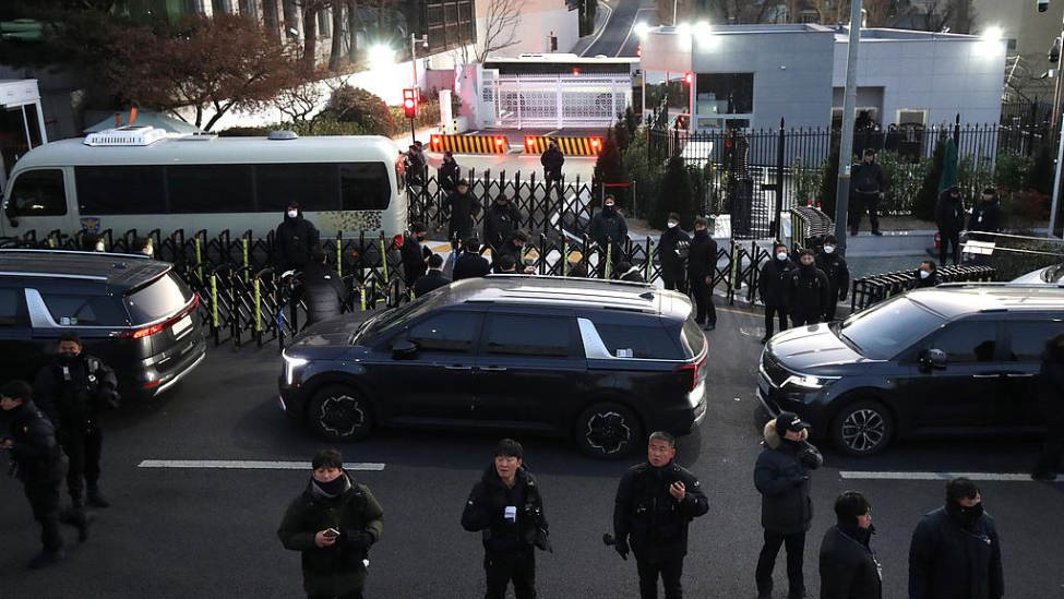 凤凰卫视连线｜韩国公调处或再次尝试逮捕尹锡悦，突破人群成难点