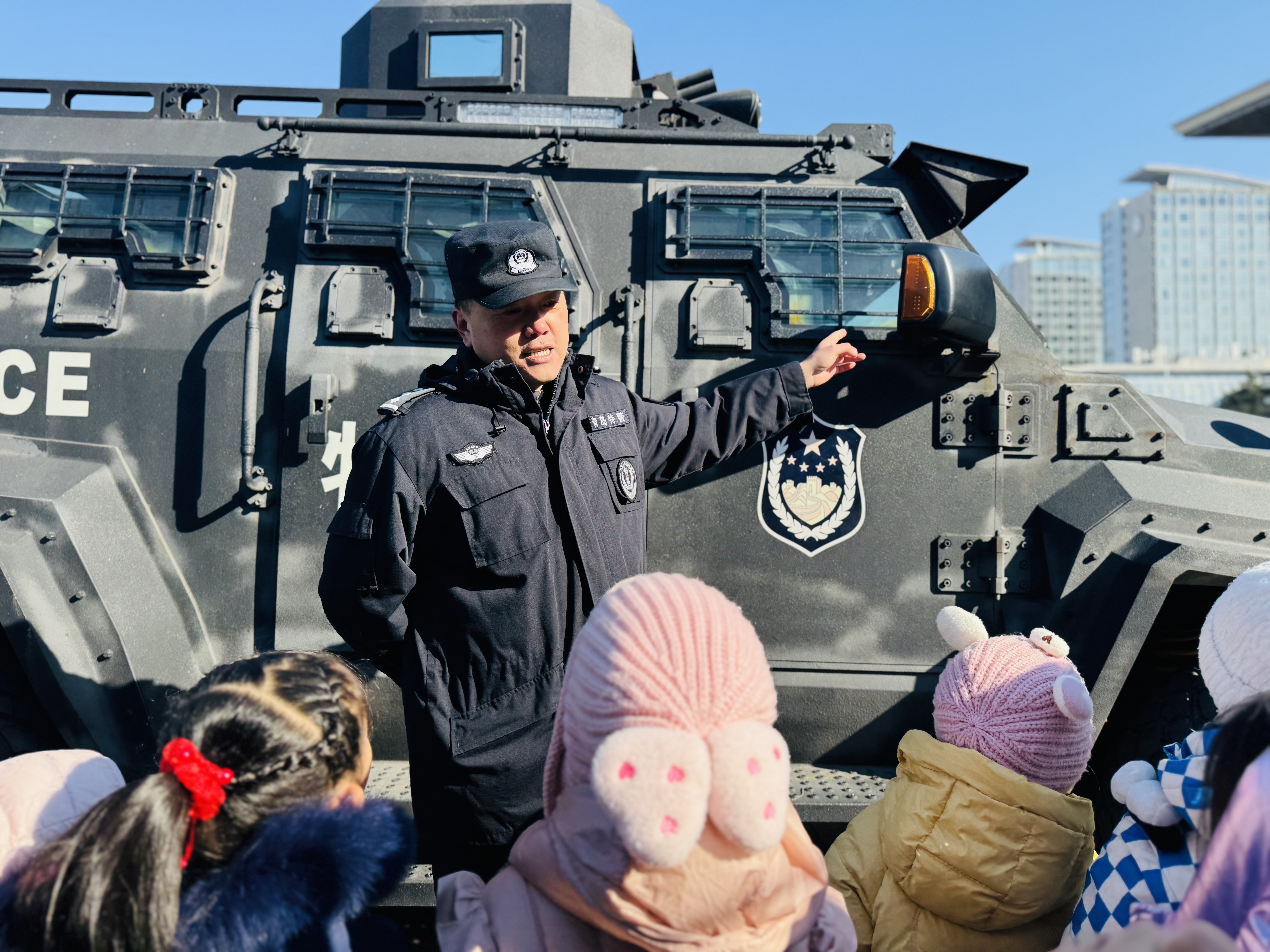 警营探秘之旅——山东省商务厅幼儿园大班幼儿致敬警察节