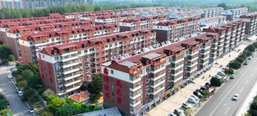 2008年全体村民免费搬迁入住配套齐全的花园小区