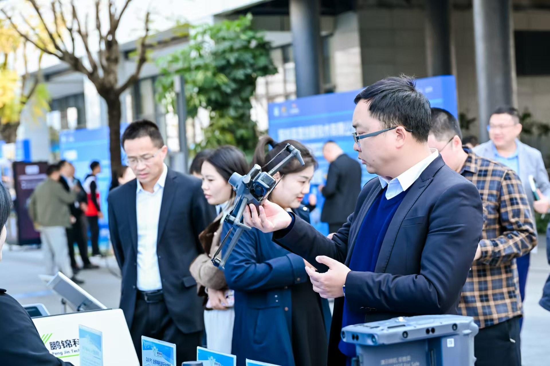 深圳首个街道级全域全时全场景人工智能环卫项目在坪山区启动