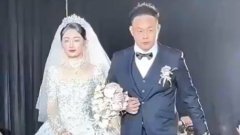 2人幼儿园时假扮夫妻，20年后真结婚了