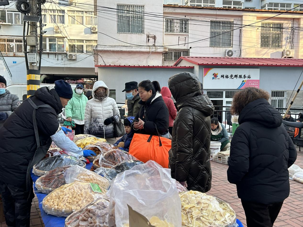 台东街道大名路社区“逛海洋大集 促和谐邻里”便民市集火热开启