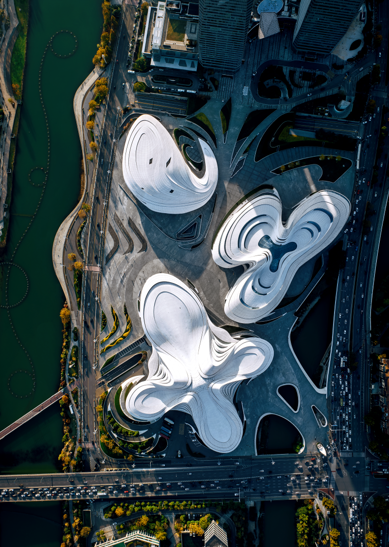 梅溪湖国际文化艺术中心航拍图，图中右上方建筑为梅溪湖艺术博物馆。 晟龍 摄影