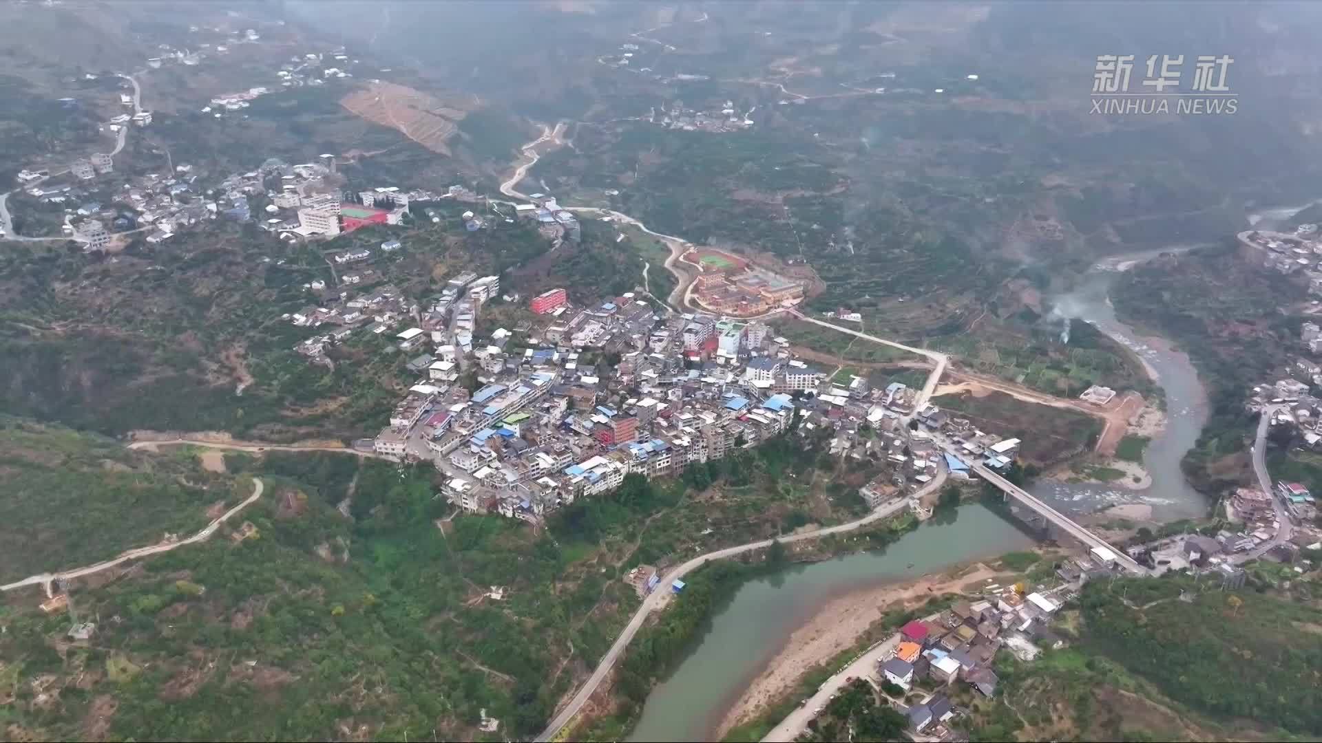 四川叙永：建好农村路 助力柑橘出山