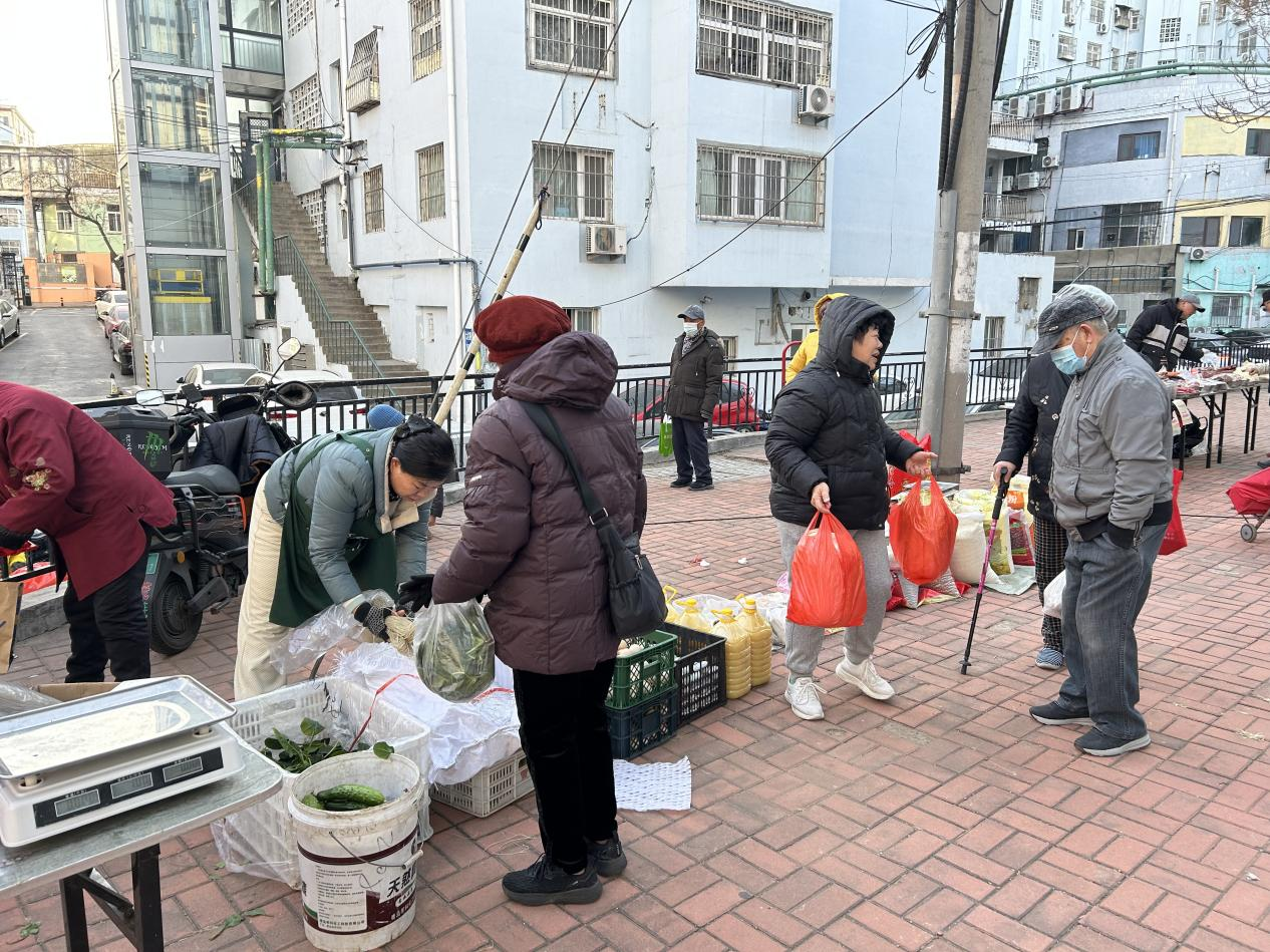 台东街道大名路社区“逛海洋大集 促和谐邻里”便民市集火热开启