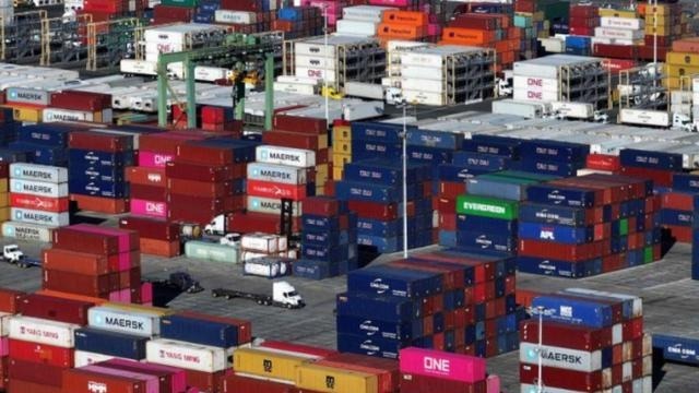 特朗普让步？关税大棒挥不动了，团队爆新内幕，将对三个行业下手