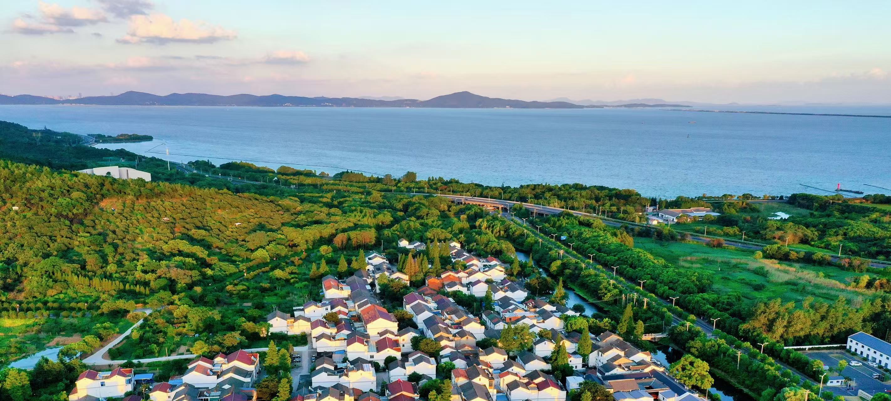 “鑫”滨湖：城乡同美，打造湖湾“富村山居图”