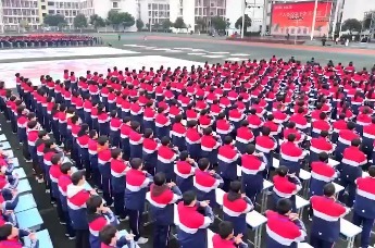 重庆梁平:千人共绘木版年画，传承非遗迎新春