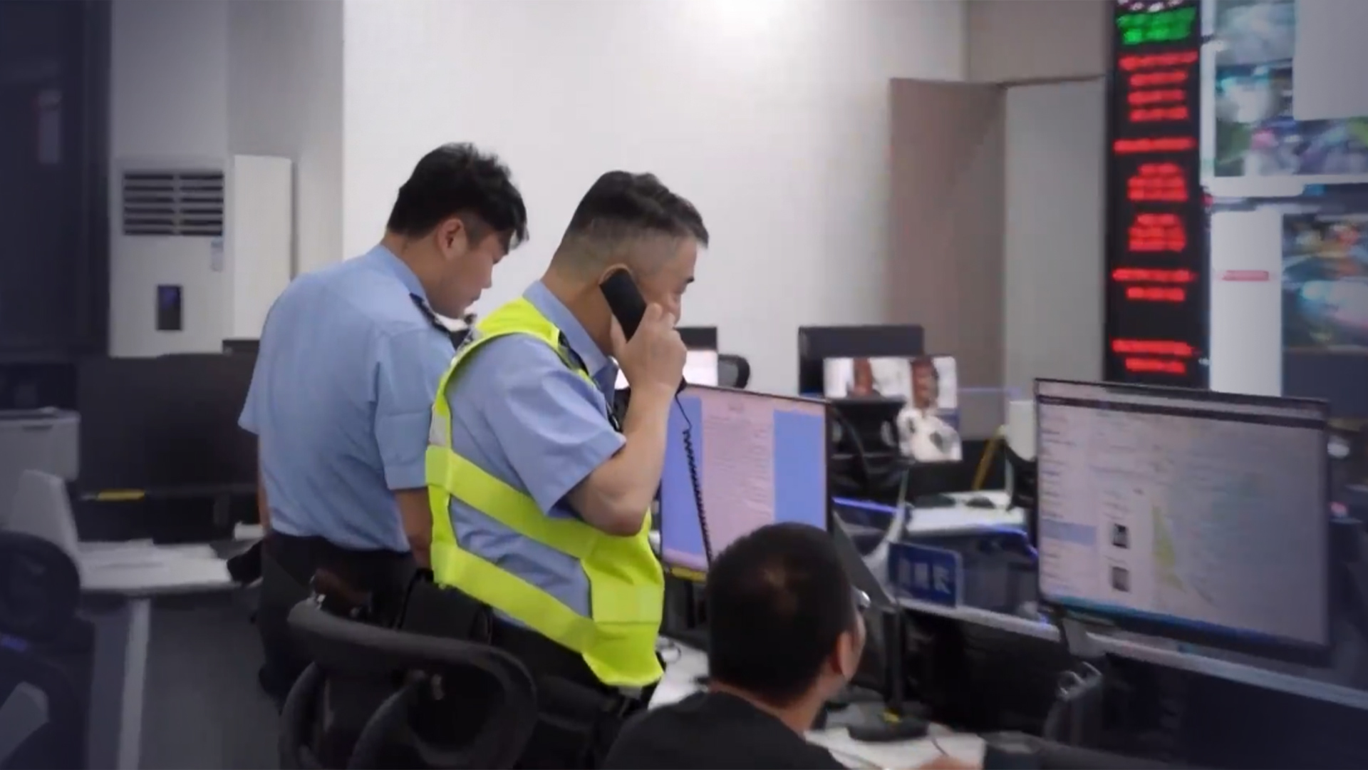 一位民警在连续勤务十余天后倒在了执勤一线，“被滥用的一级勤务”现象必须引起重视