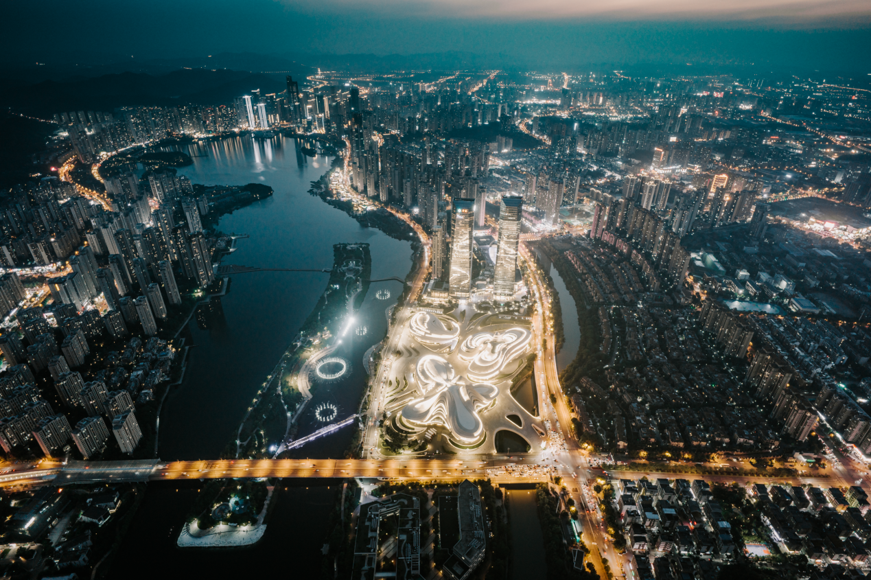 梅溪湖国际文化艺术中心航拍图，图中右上方建筑为梅溪湖艺术博物馆。