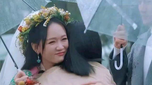 陈乔恩挺孕肚亮相谢娜节目，友情爱情双丰收，网友炸锅：终于怀了封面图