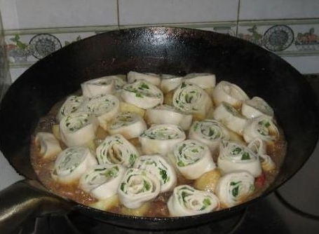 碳水+西北羊的王炸组合　永昌羊肉垫卷子分分钟馋哭你