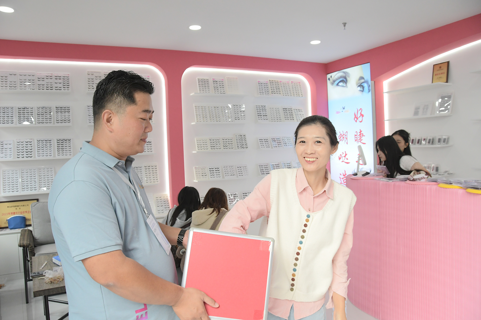 青岛美妆在线新经济产业园:优化营商环境,推动美妆产业创新发展